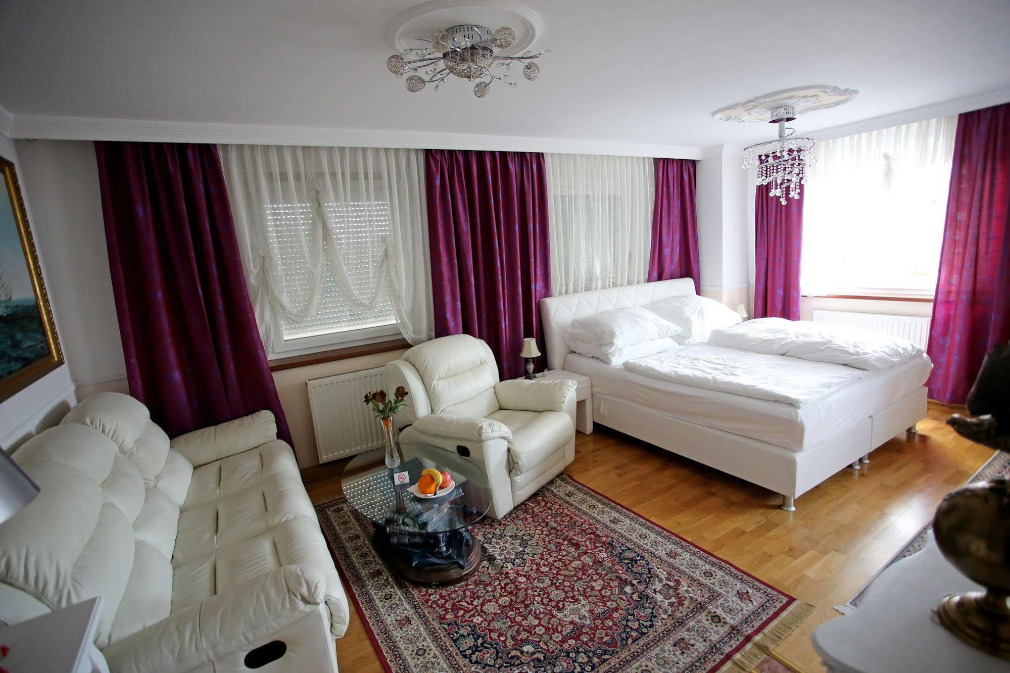 Hoeckner Plaza Hotel Attnang-Puchheim Exterior foto