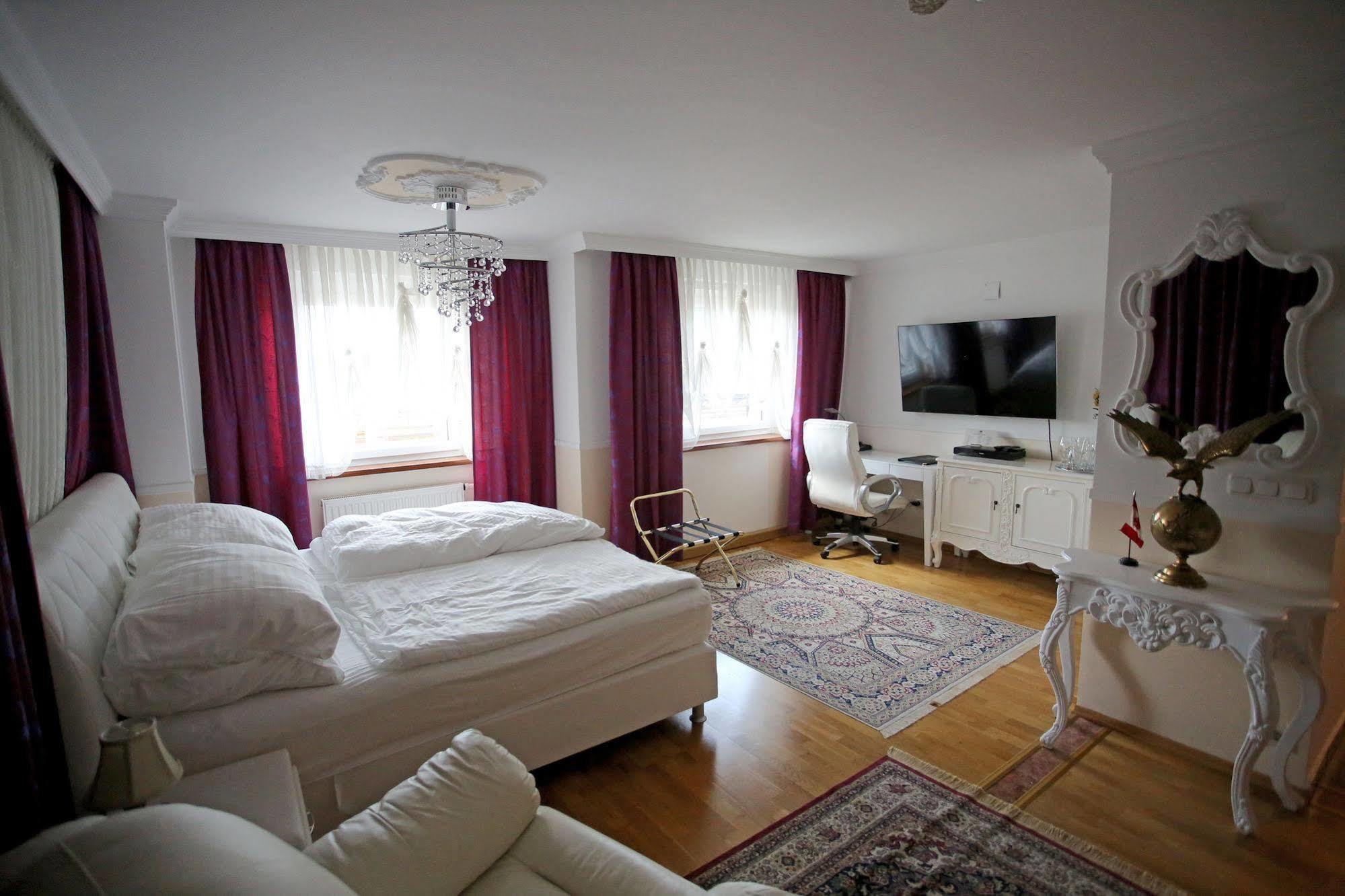 Hoeckner Plaza Hotel Attnang-Puchheim Exterior foto
